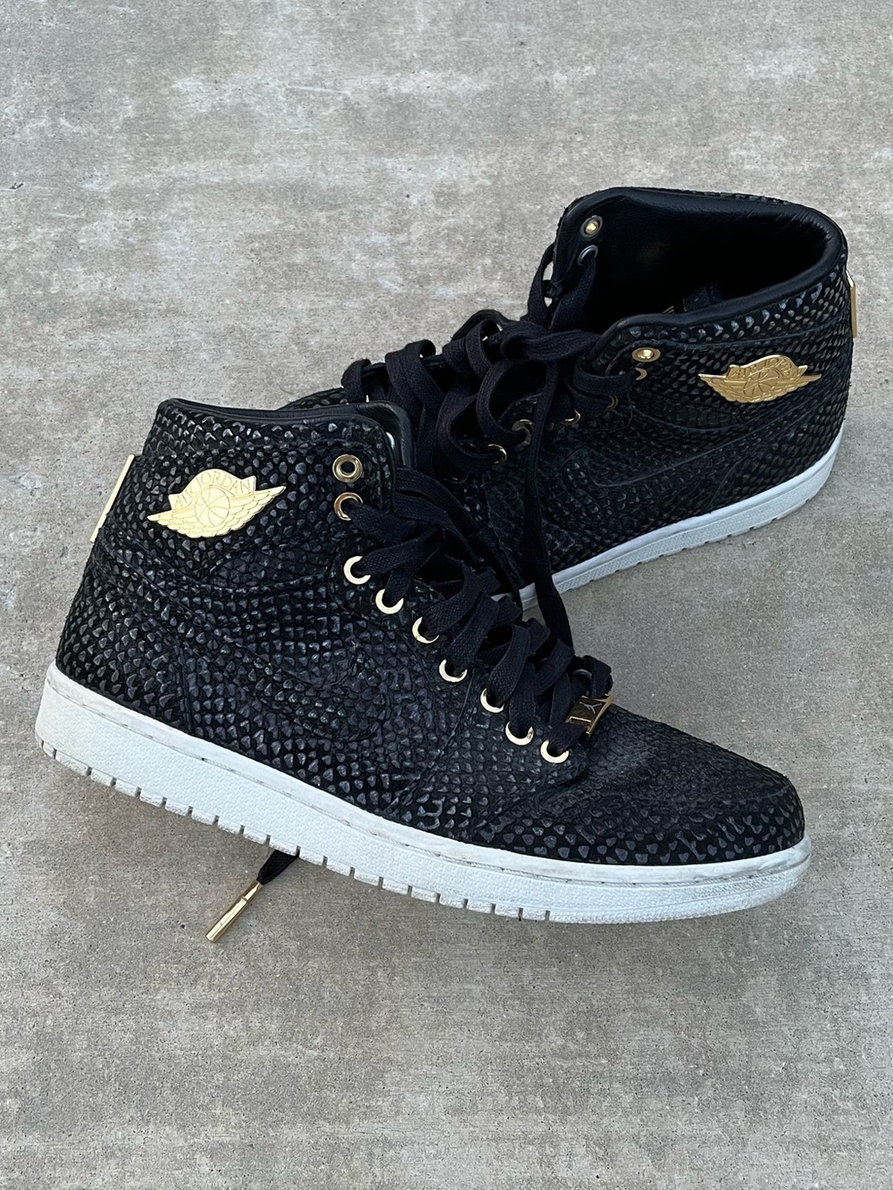 Jordan 1 Retro Pinnacle RARE Black Size 8.5 Men No Box